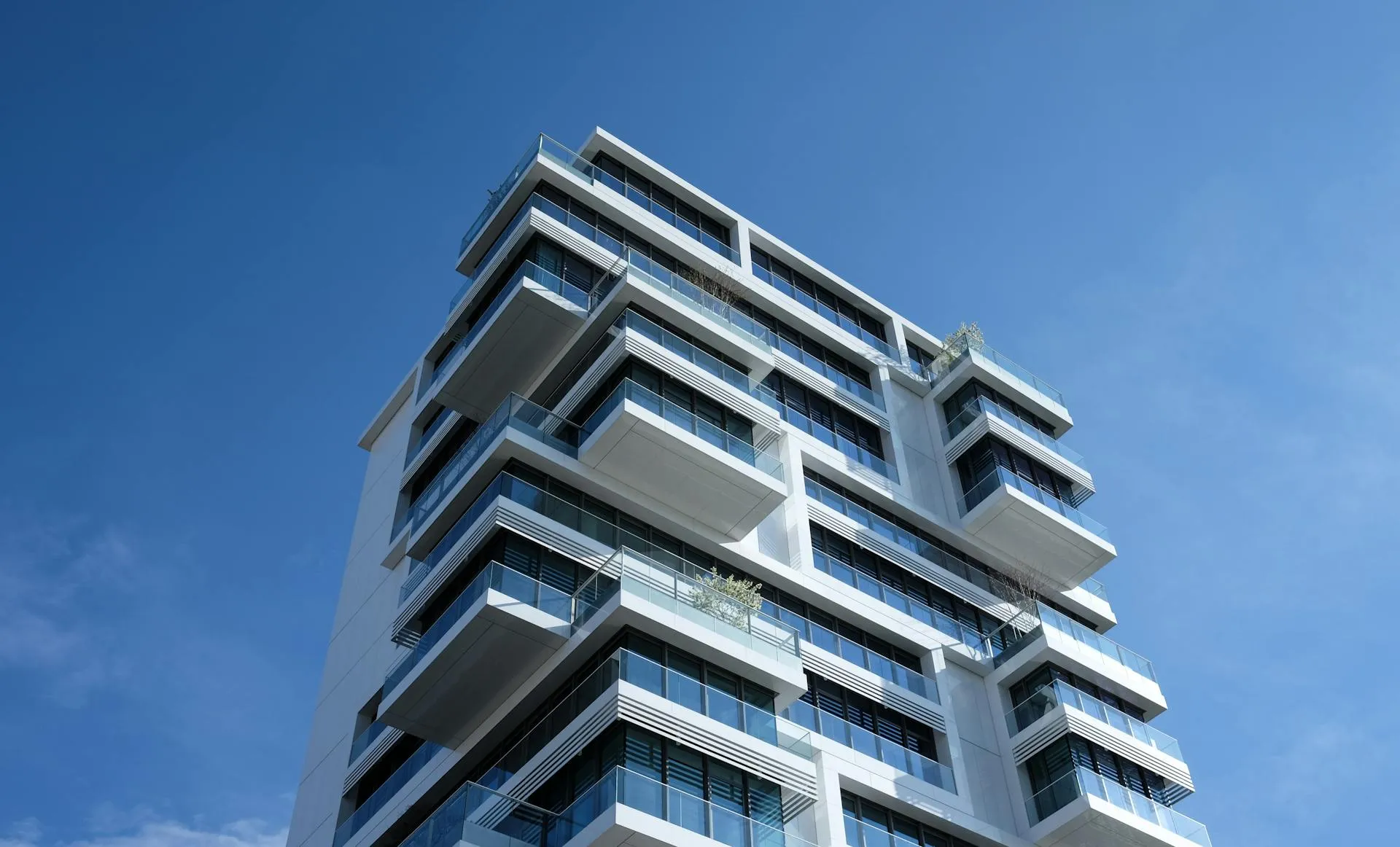 Modern Toronto rental apartments with premium amenities, rewards, and Smart Lease benefits